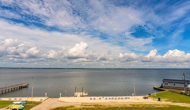 NC Crystal Coast Relaxation & Fun at the Ocean, Sound, & Pool Nautical Club 509