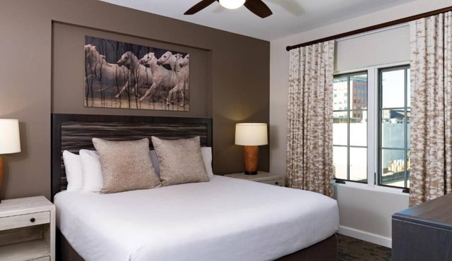 NCAA Final Four: 1 Bedroom Deluxe at Club Wyndham La Cascada
