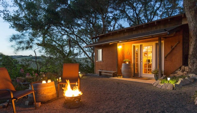 nCoach House Cottage in heart of wine region with vineyard views