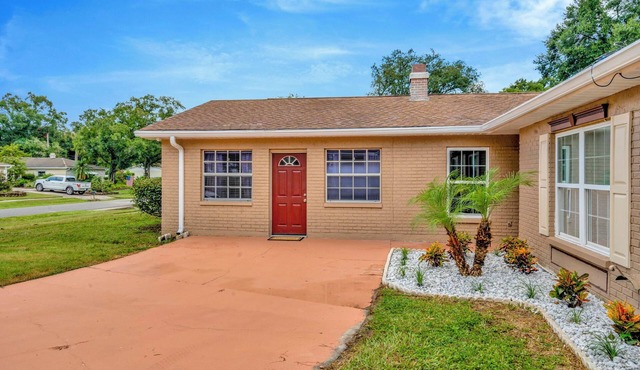 nColorful & Comfy Retreat: Close to Tampa ~ Parking
