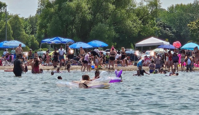 nCottage Casablanca Villa all year round, steps from lake Simco,Innisfil Beachn