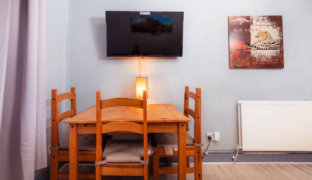 nCozy City Centre 2 Bedroom Apt by the Meadows! 2