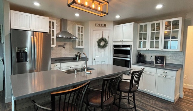 nCozy Rural Guesthouse with Modern Amenities - 13 miles from Cedar Rapids!