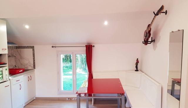 (N°11) Nice new 2-room apartment with garden view, free private parking