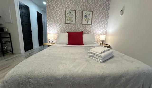 NDG Comfort & Escape Studio Easy Downtown Access