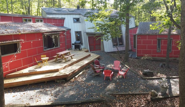 nDuke Forest Escape 3BR, 6 Beds, Huge Back Patio!
