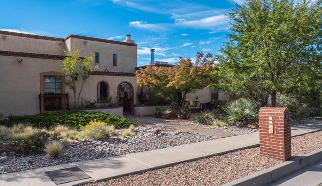 NE Heights Luxurious Retreat, Large Group Capacity