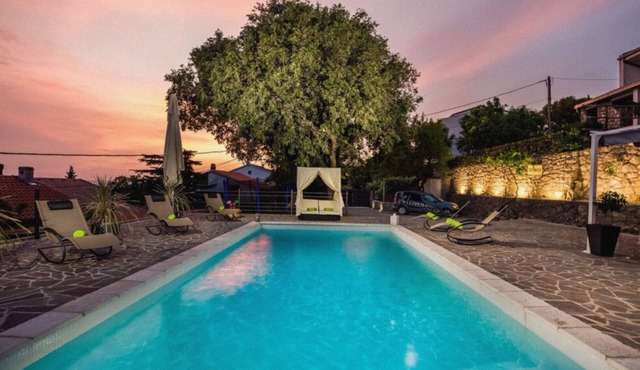 New villa for 6 persons with private pool and sea view