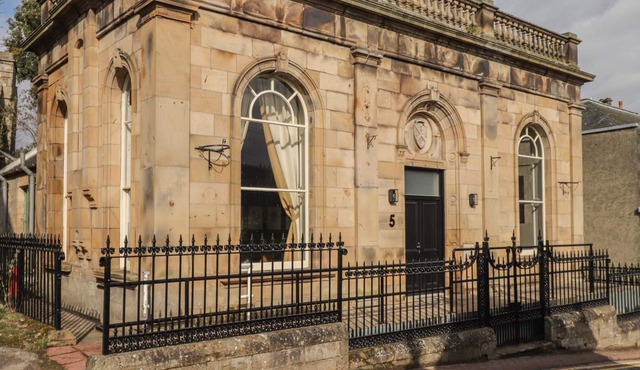 NE NIMIUM, pet friendly, character holiday cottage in Tain