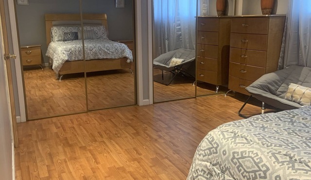 NE Philadelphia Relaxed Apt near Pennypack Park