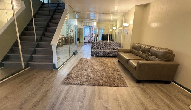 NE,Spacious 5-bedroom 2 bathrooms in charming Philadelphia with AC