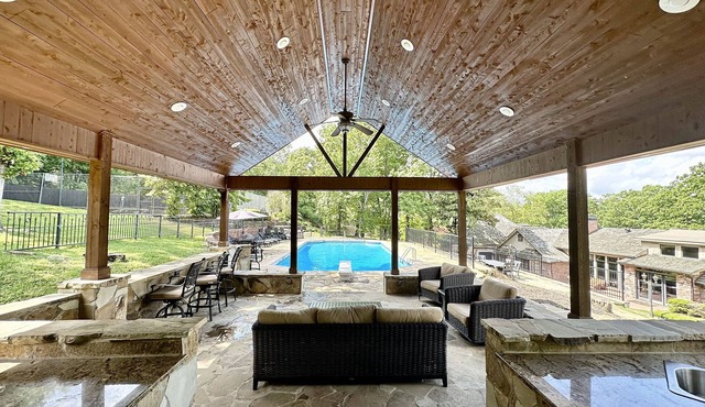 Ne'Villa - Hillside Cabana, Pool Paradise & Hot Tub!