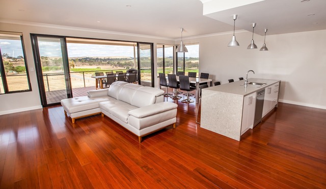 Neagles Retreat Villas 3-2 bedrooms