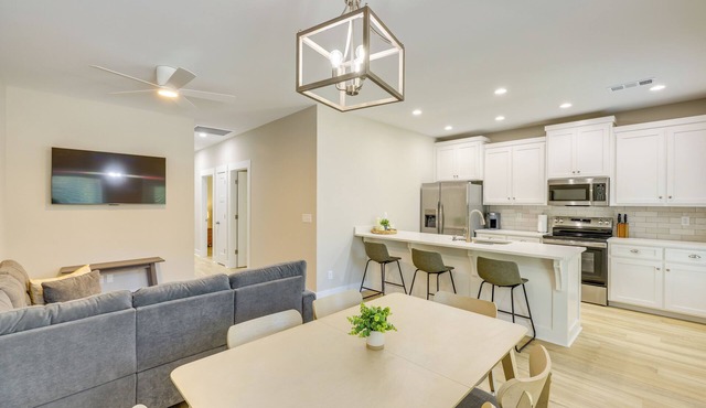 Near 17 Springs Sports Complex: Millbrook Duplex!