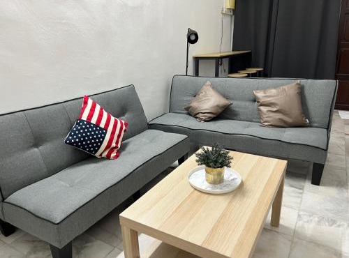 Near 7ELEVE KFC 10pax 3BR Hutan Melintang by willz