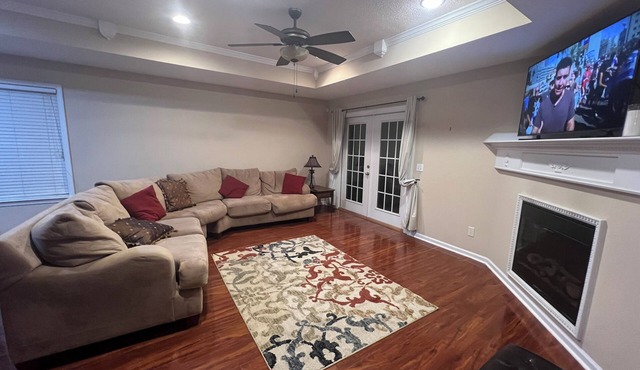 Near ACOM and hospital , 2-bedroom house in charming Dothan with WiFi, AC.