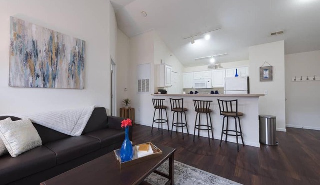 Near Airforce Base, Quiet & Cozy Getaway Washer & Dryer Included