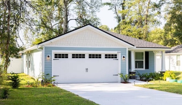 Near Airport & Beach Fully Fenced House