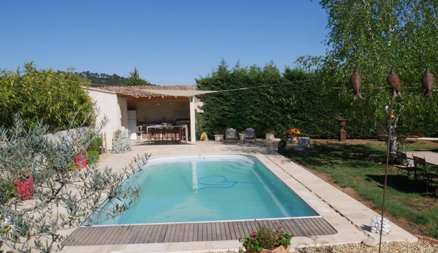 Near Aix en Pce Comfortable air-conditioned villa with private heated pool.