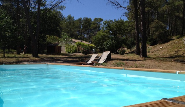 Near Aix-en-provence, country house, with pool without vis-à-vis