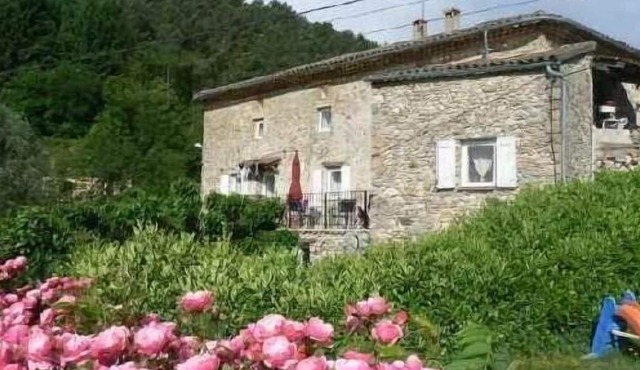 near Anduze: apartment in farmhouse with swimming pool
