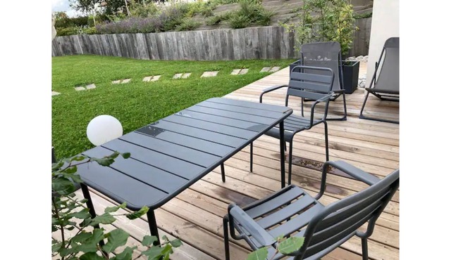 Near Annecy, cocoon studio with garden