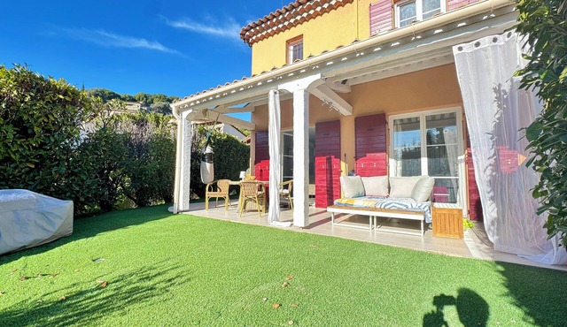 Near Antibes and sea, Private condominium Villa 3 bedrooms, swimming pool