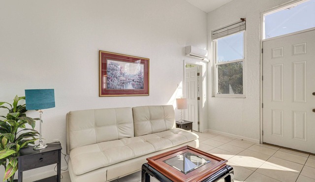Near Apollo Beach! Bright Apt w/Essentials