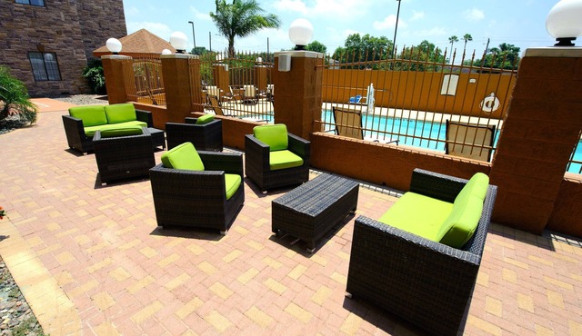 Near Area Beaches | Free Breakfast!