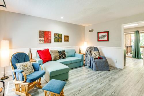 Near Arrowhead Stadium Walkable Overland Park Gem