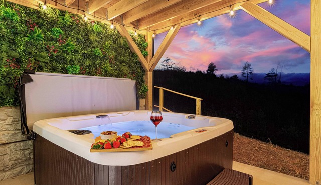 Near Asheville~Lux Mtn Retreat~Game Rms~Hot Tub~Barrel~Sauna~Coffee Bar~Fire Pit
