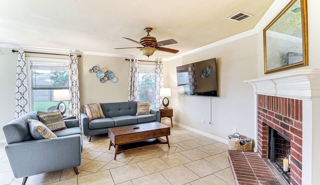 Near AT&T Stadium & Six Flags: Texas Family Home!
