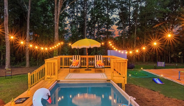 Near AtL, Pickleball, Golf, Pool, Karaoke, Tikibar, 1.25 Acre Private Retreat