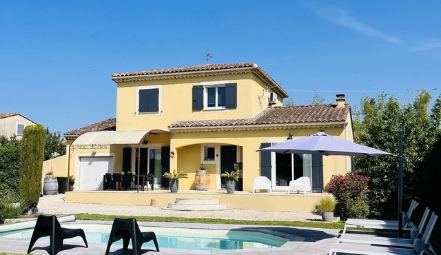 Near Avignon, Comfortable villa with private pool, in Provence