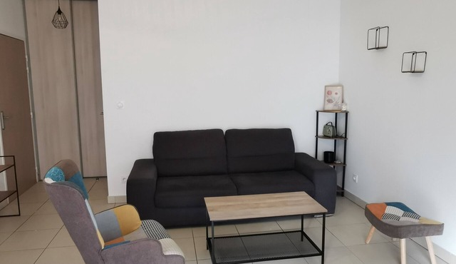 Near Avignon, T3 apartment with large terraces.