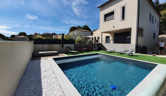 Near Avignon Villa with heated pool and spa Ideal for families.