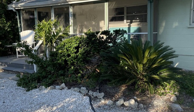 Near Beach! 2 Bedroom Cottage Sanibel Island