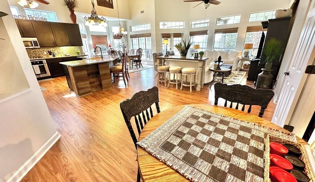 Near Beach 3BR 3.5BA with Loft Sleeps 10 2 Golf Carts