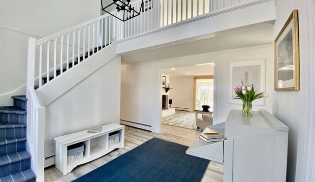 NEAR BEACH, AIR CONDITIONED, 6 BEDROOMS, SLEEPS 9, 3.5 BATHS FERRY TICKETS AVAIL