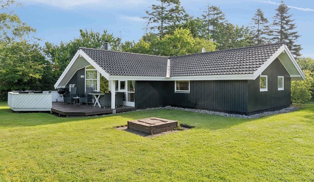 Near beach center, quiet and secluded lot.