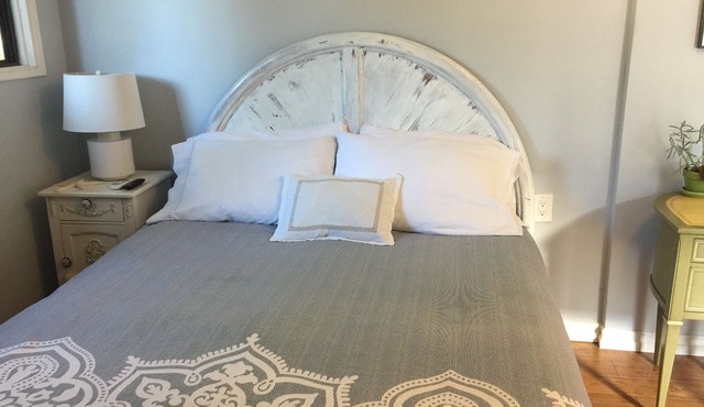 Near Beach-LAX.Bike-Path.Detached-ROOM-with Bathroom. Quiet-Non-Smoker-30Days+