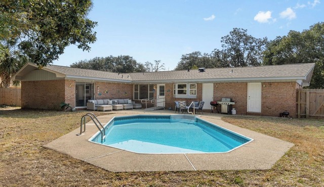 Near Beach Private Pool Fenced Yard Stepfree