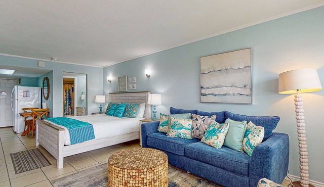 Near Beach, Shared Pool, Hot Tub, Golf Cart Access