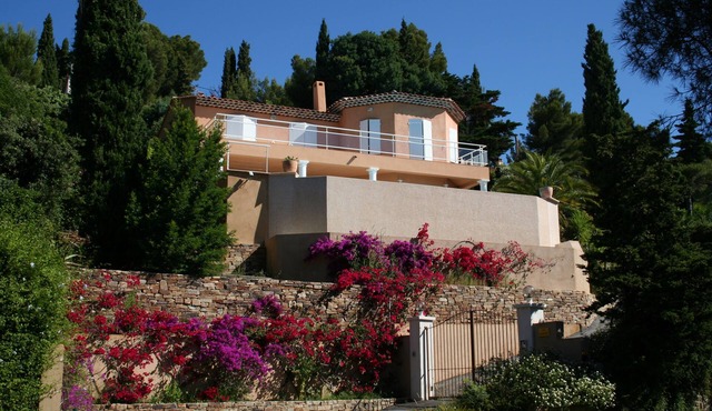 Near beach villa 10p with pool le lavandou