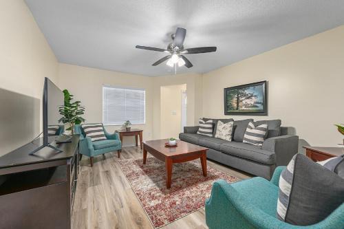Near Beaches, Downtown Melbourne, MLB Airport, FIT, and HRMC! 1
