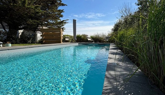 Near beaches outdoor swimming pool villa 8/10 persons