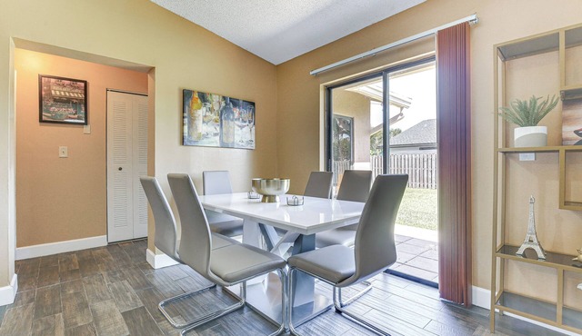 Near Beaches: Pet-friendly Sunrise Escape w/Patio