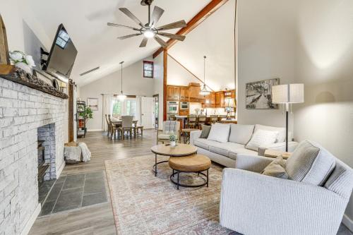 Near Bella Vista Trails and Elk River Family Home!