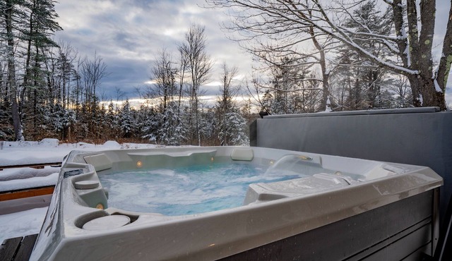 Near Bethel Downtown! W/HotTub, Sauna & Game Room