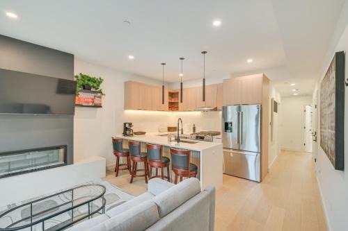 Near Biotechs & MIT: Cozy Condo w/Fireplace